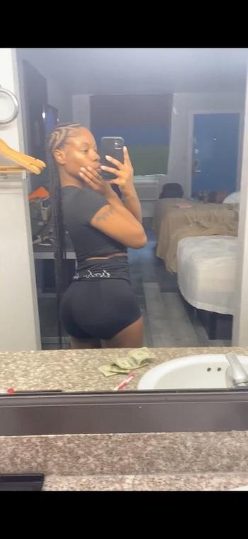 Cali, 20  female escort, Oklahoma City